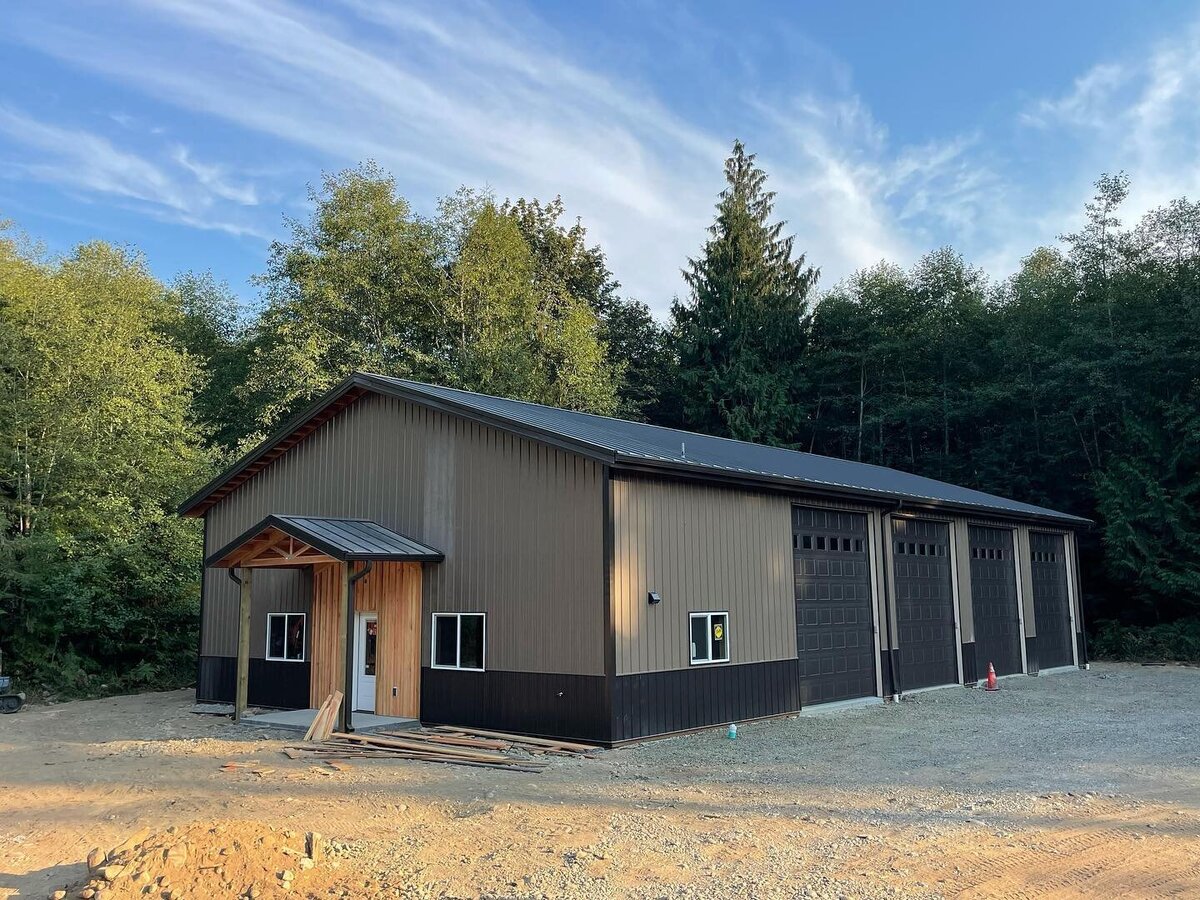 NW Pole Structures Barn with door