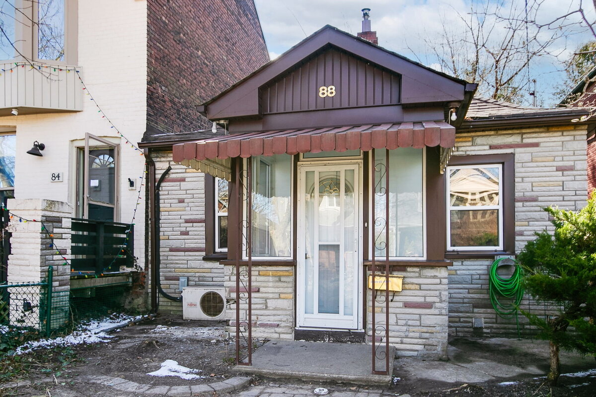4-web-or-mls-1_004_Exterior Front