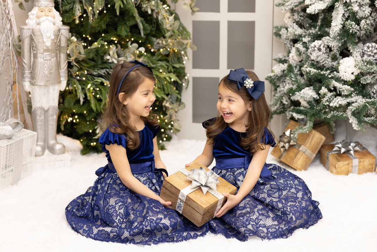 Christmas-Holiday-Portrait-Twins-Photography