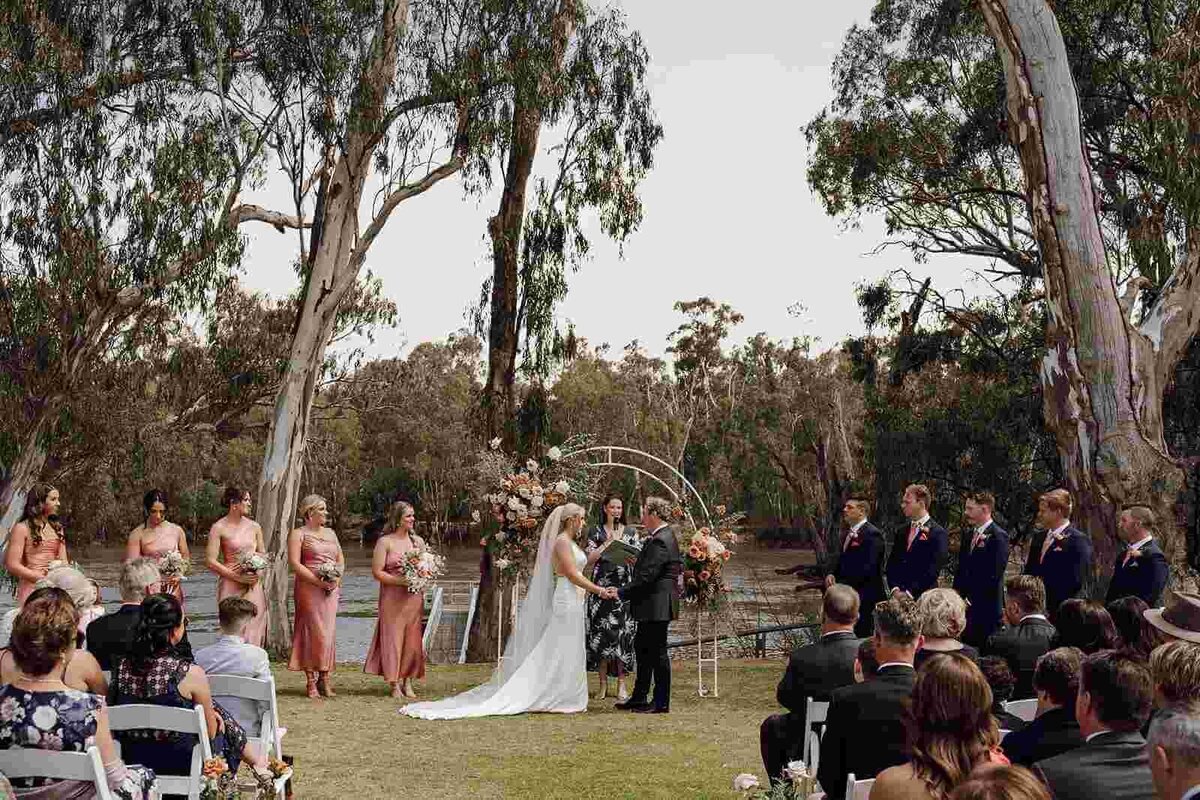 couple_at_ceremony