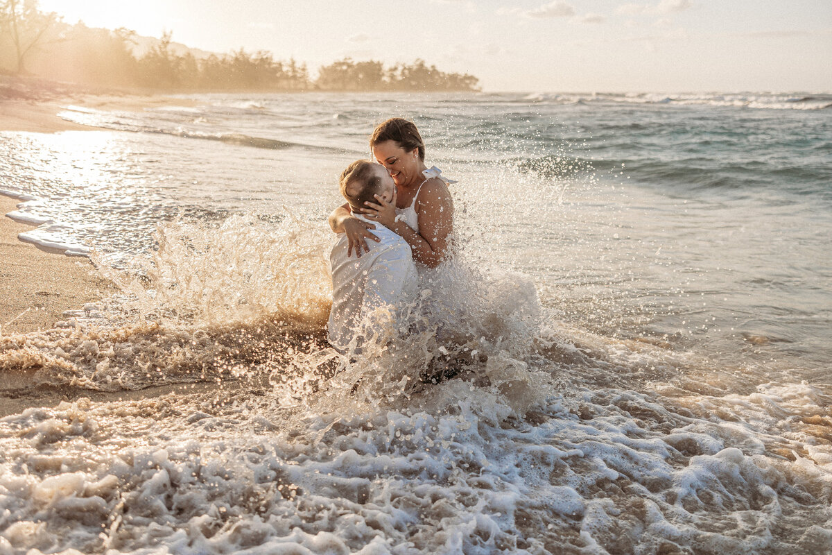 Oahu-North-shore-engagement-photos-55
