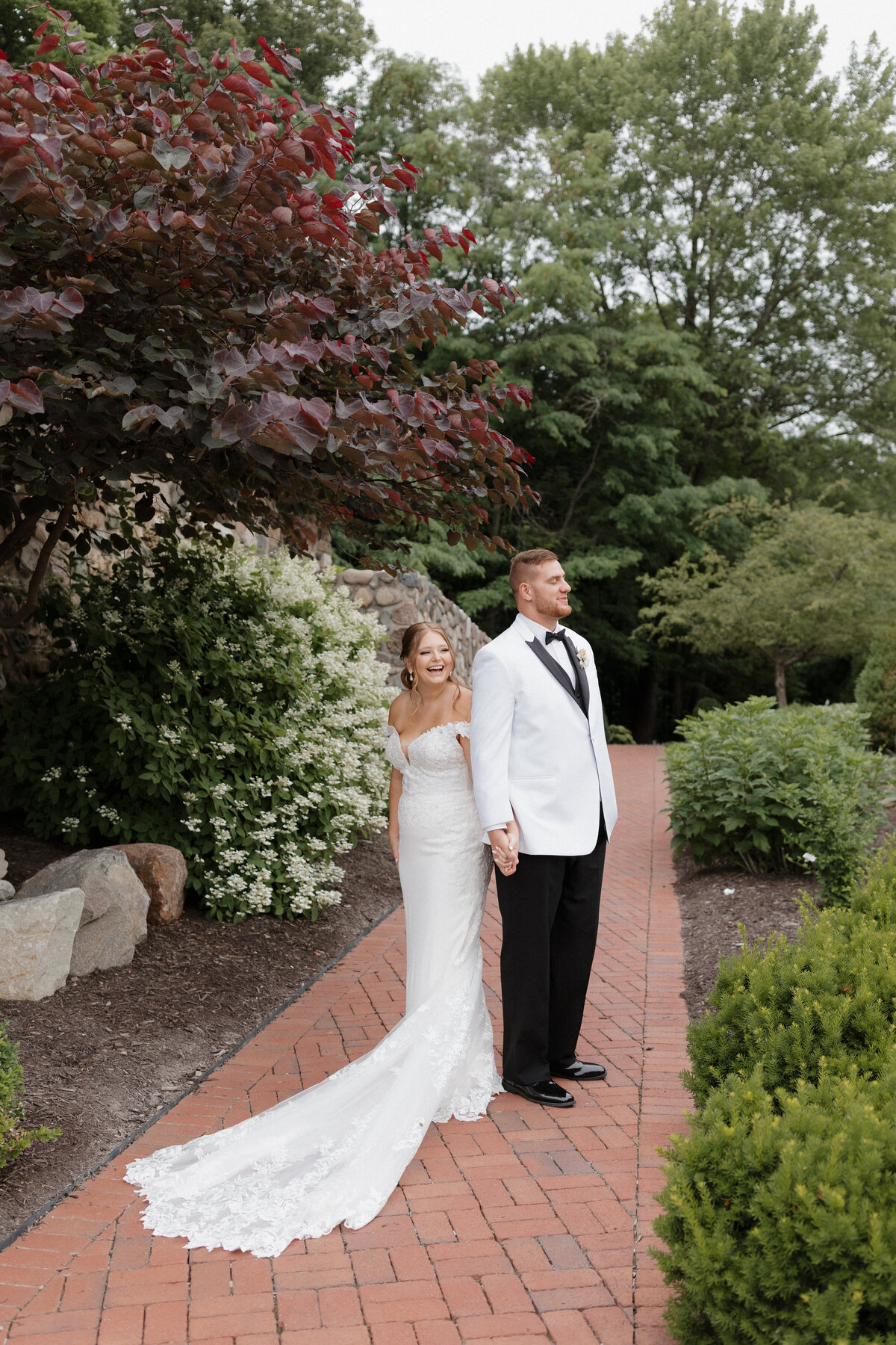 Indianapolis documentary wedding photographer outdoor portrait
