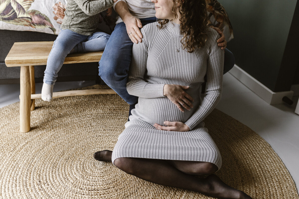 WEB - Amanda, Jesper & Livia Zwangerschapsshoot Lifestyle Homesession | Samantha Bosdijk Photography-45