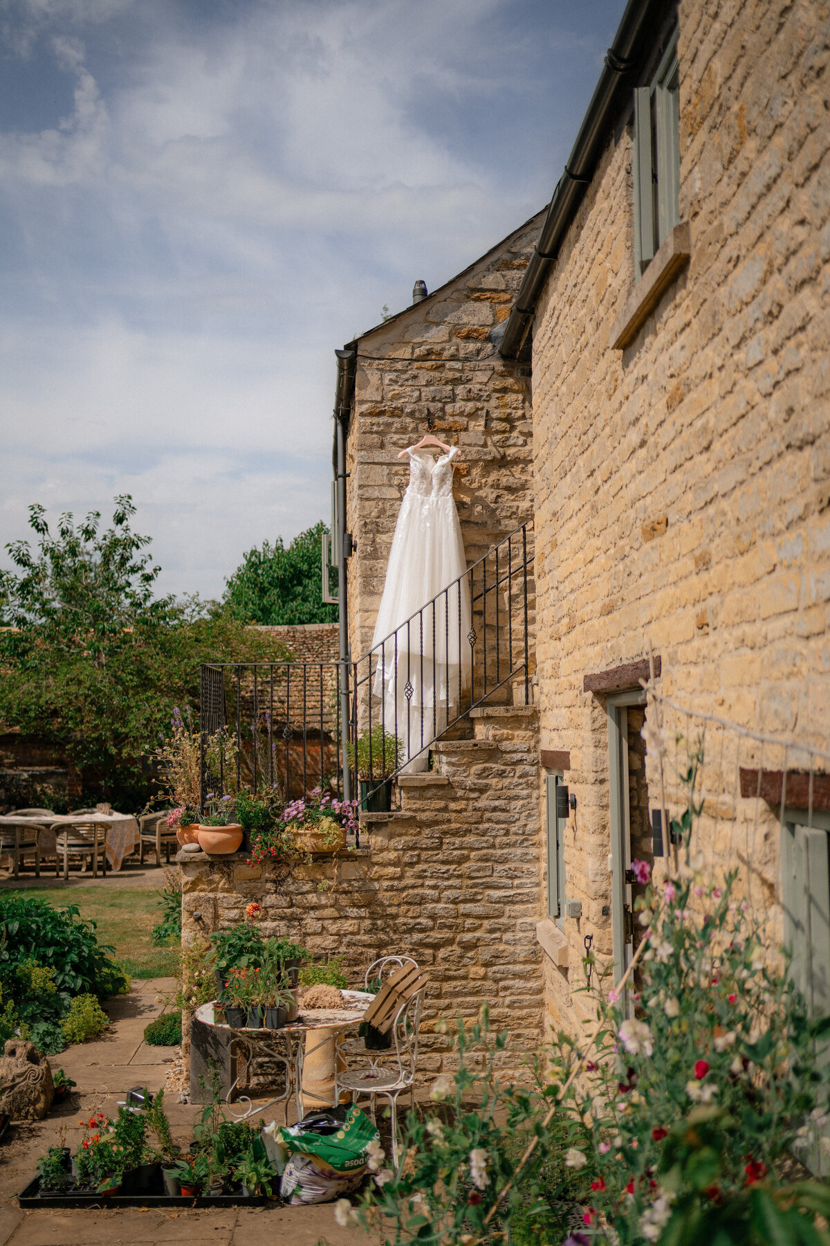 flora-will-wedding_dibbins-wood-weddings_elee-smith-photo-01