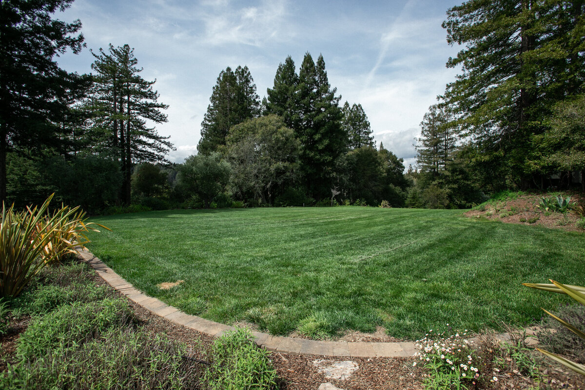 aveline-front-lawn-2