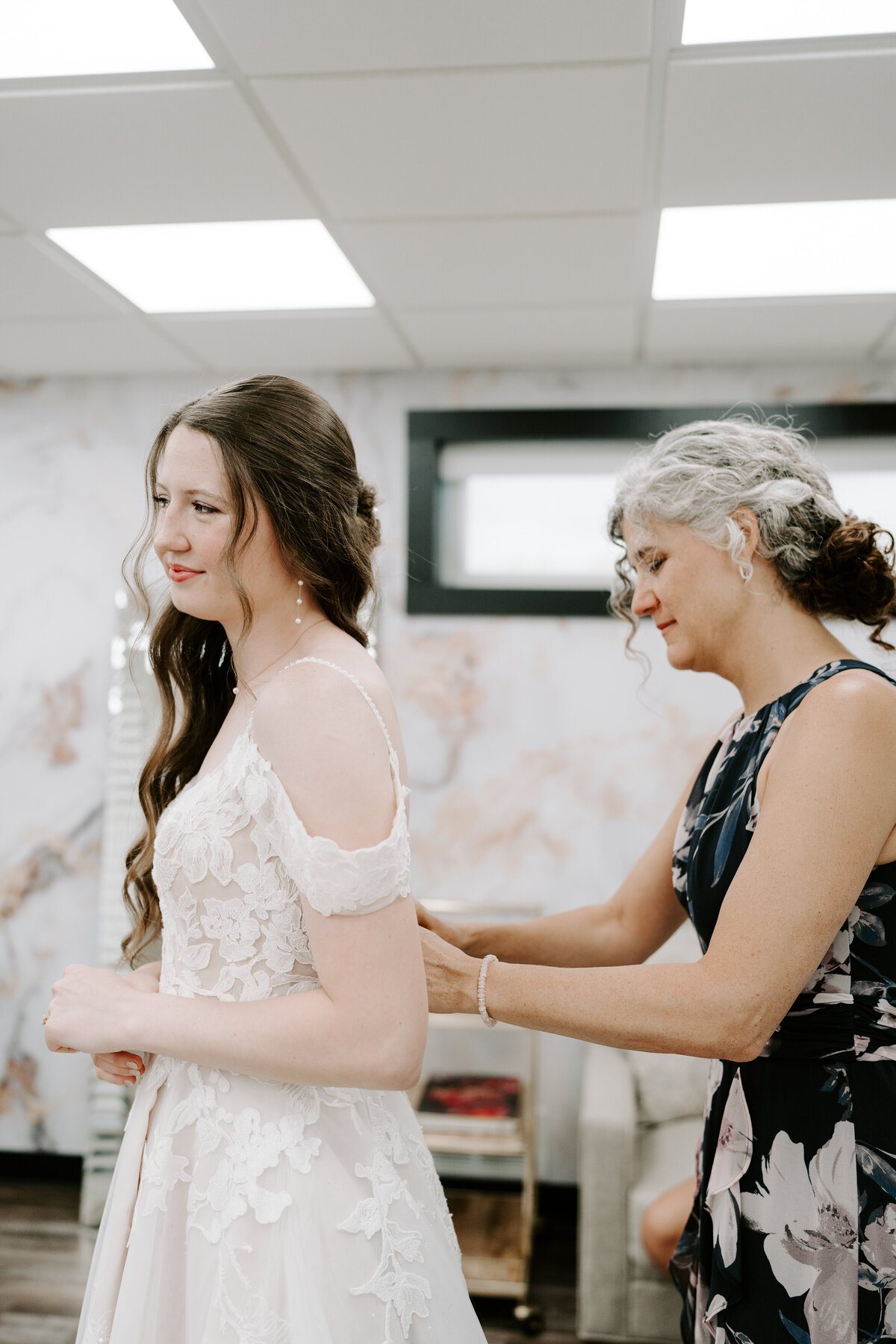 kraber-the-gathering-grounds-iowa-wedding-13