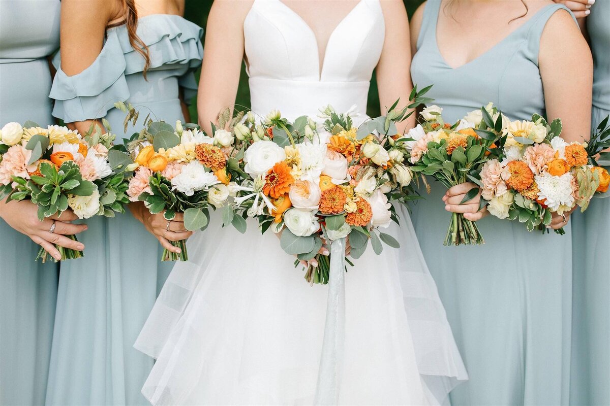 Kalynne Miller Wedding - bridal party holding flowers