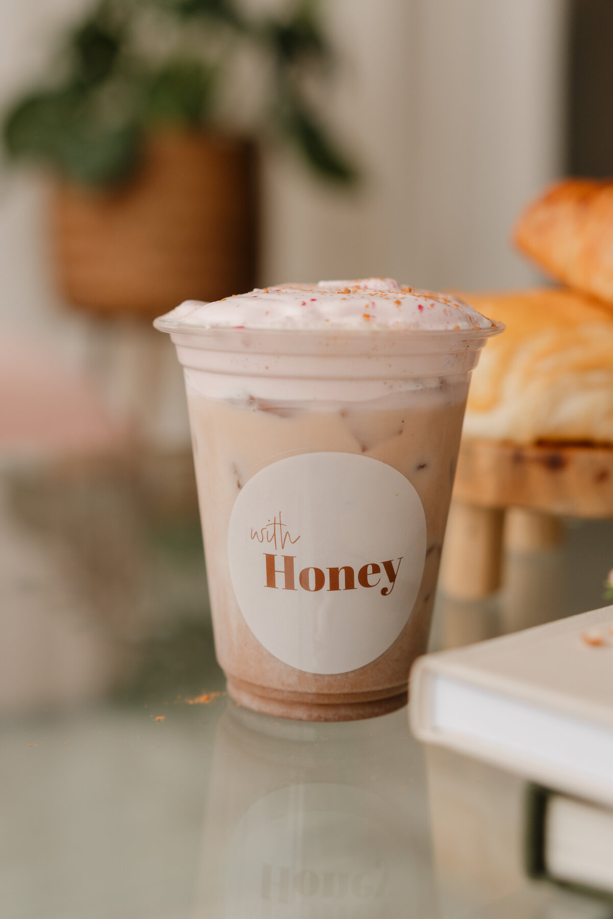 CHAIWITHSTRAWBERRYCOLDFOAM