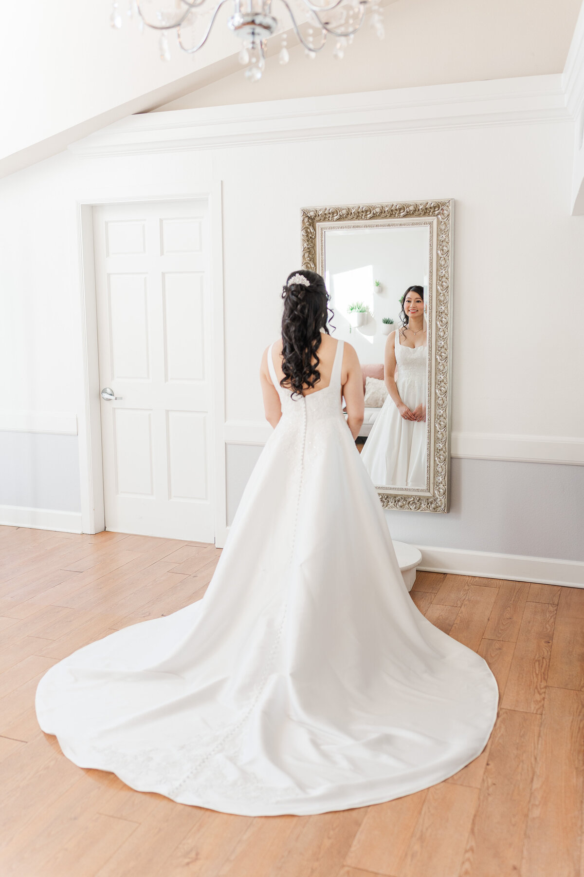 Chateaux at Fox Meadows Colorful Spring Wedding Light and Airy Elena Spraguer Photography  0038