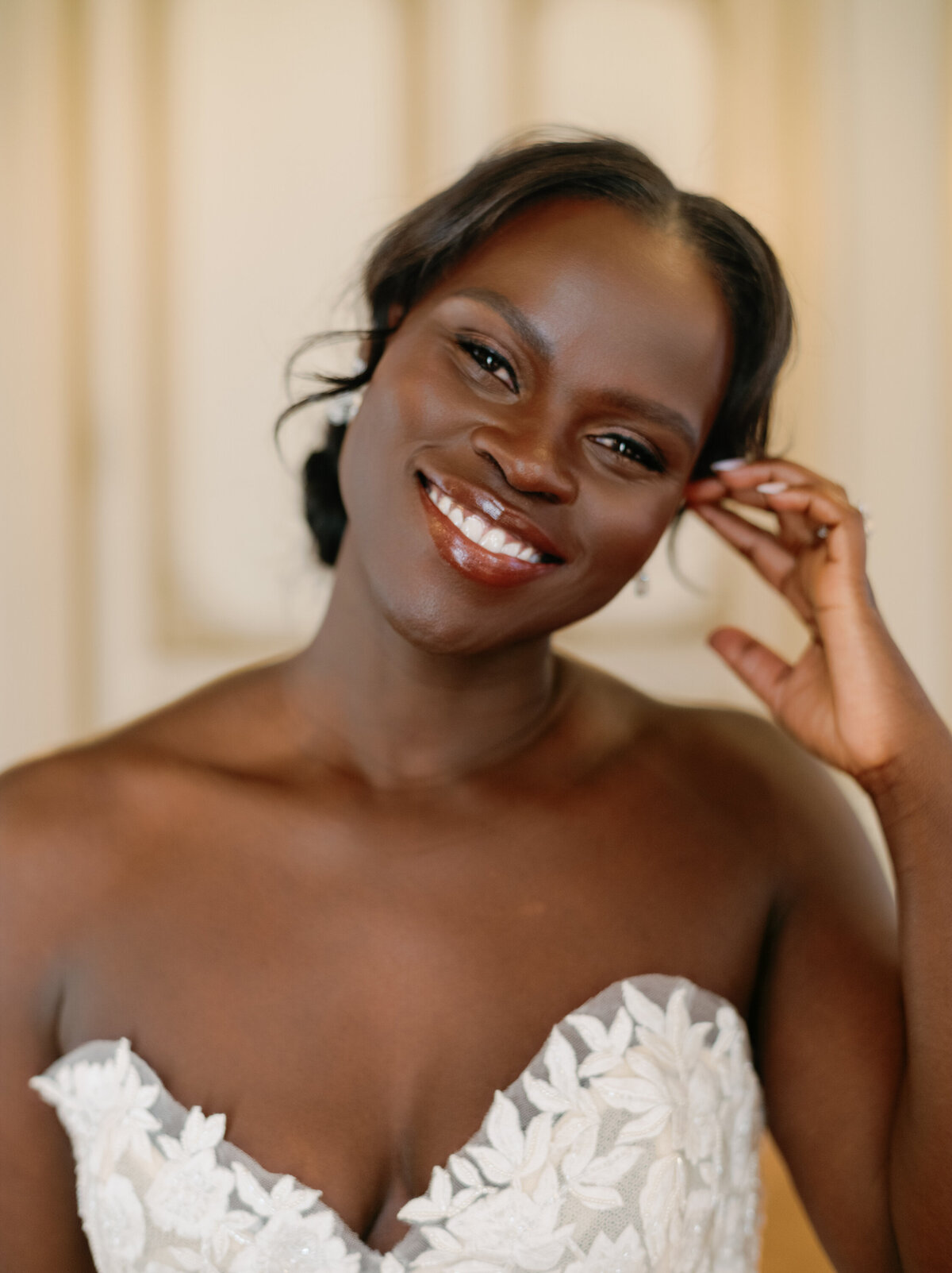 perry-belmont-house-wedding-classic-carolina-herrera-bridal-gown