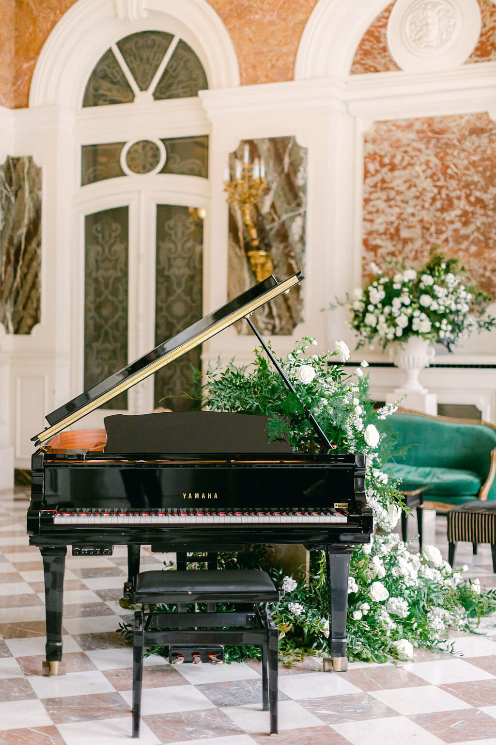 luxurious-wedding-floral-decoration-castle-style12