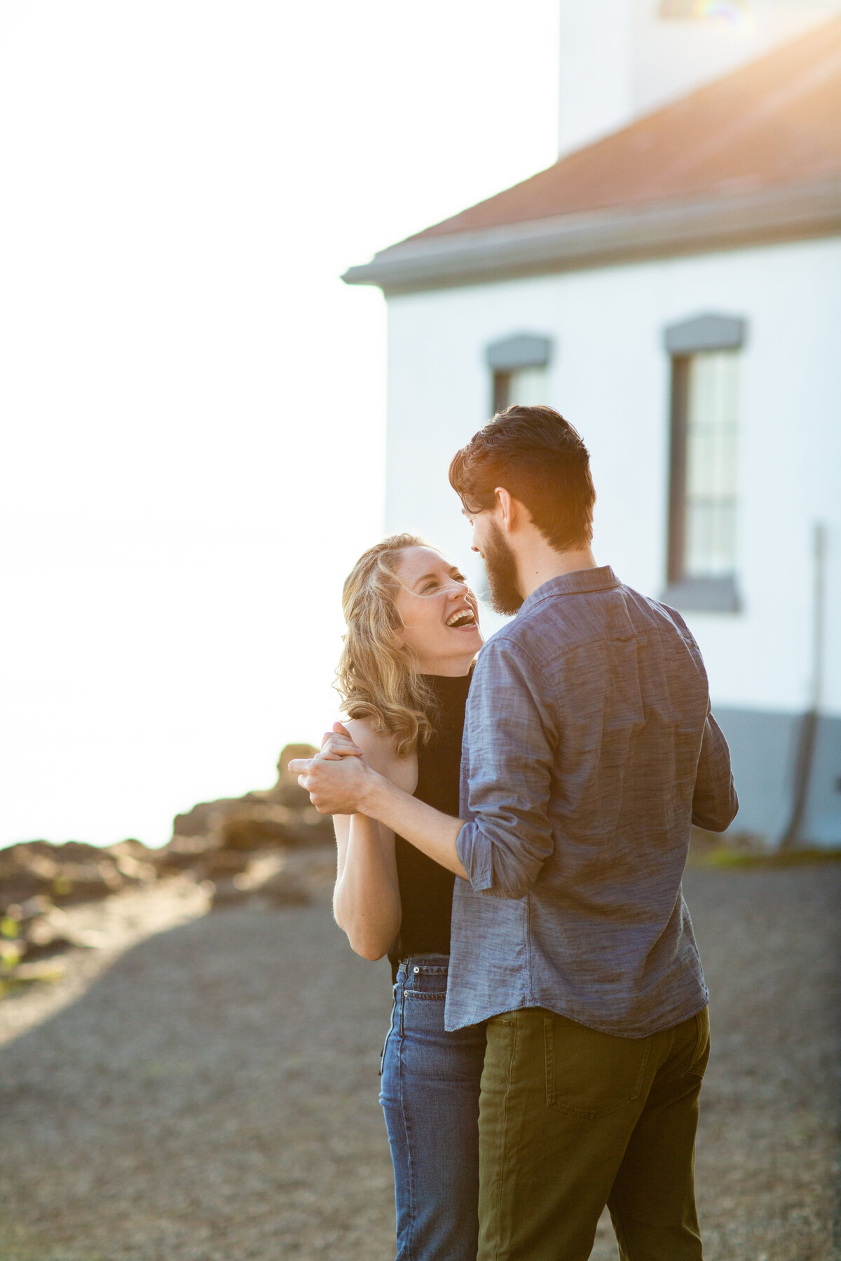 008-engagement-session-san-juan-island-la-vie-photo-lime-kiln-lighthouse-west-side