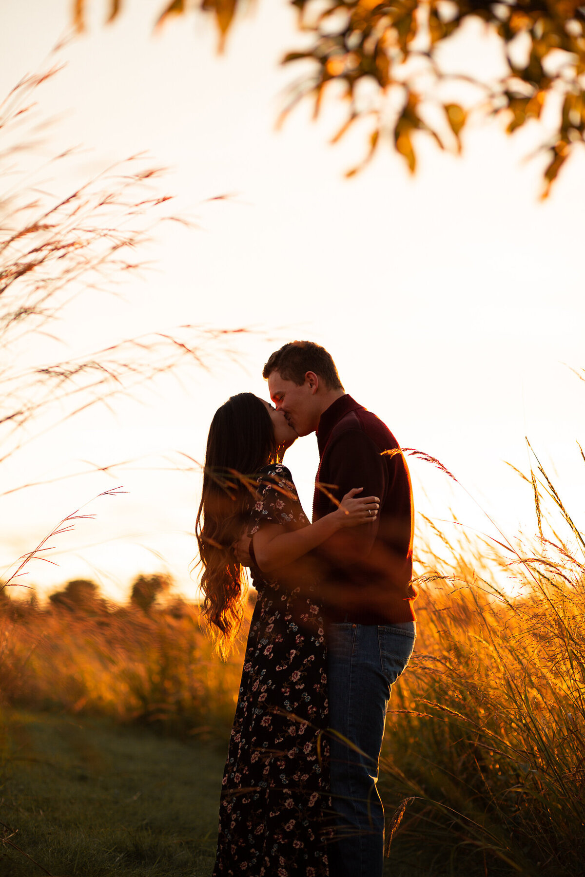engagement-session-couple-kissing-outdoors