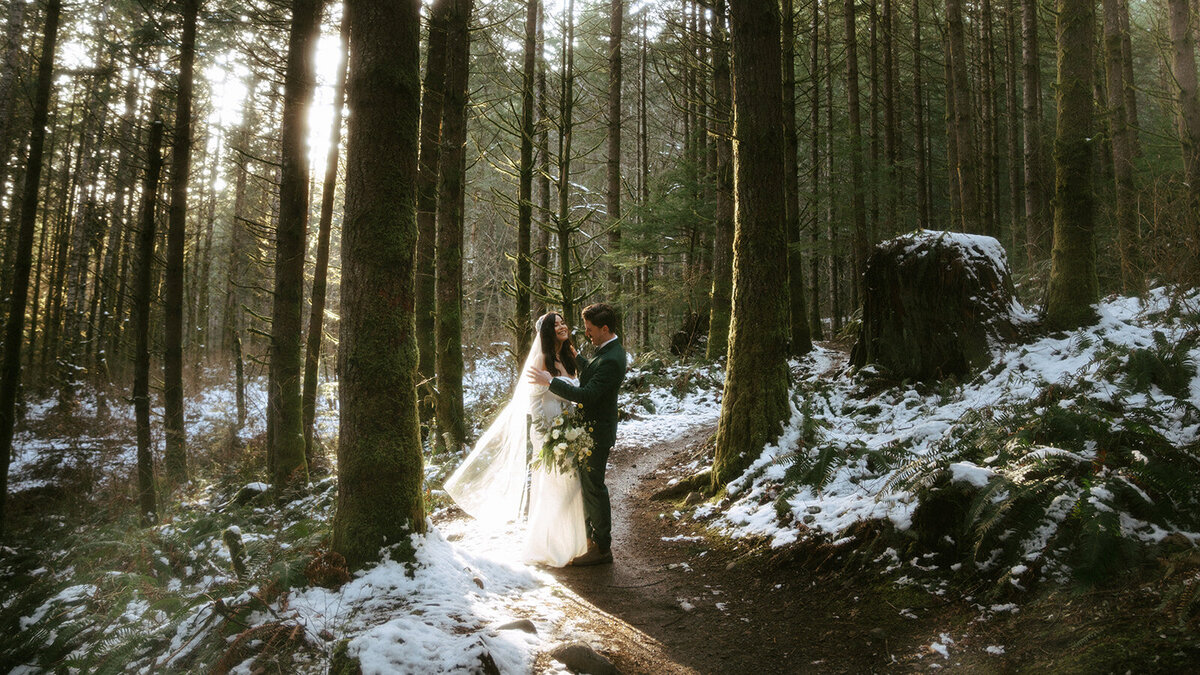 bc-vancouver-island-elopement-photographer-taylor-dawning-photography-forest-winter-boho-vintage-elopement-photos-8