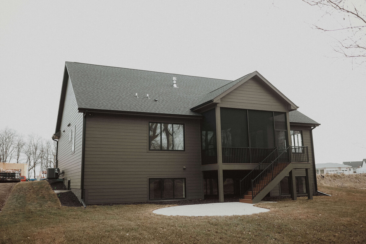 5320-Exterior-Urbandale-Central-Iowa-Custom-Home-JRL-Builders-3F1A8380