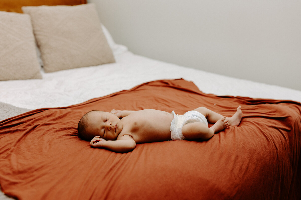 Blissfullybriphotography-Pittsburgh-newborn-home-session-paxton-032