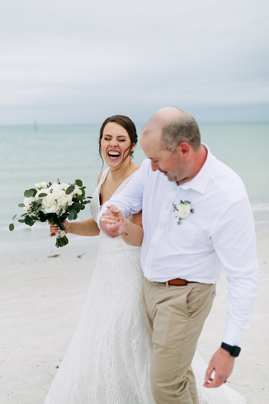 amber-mcwhorter-photo-beach-elopement-chantilly-chic-celebrations-12