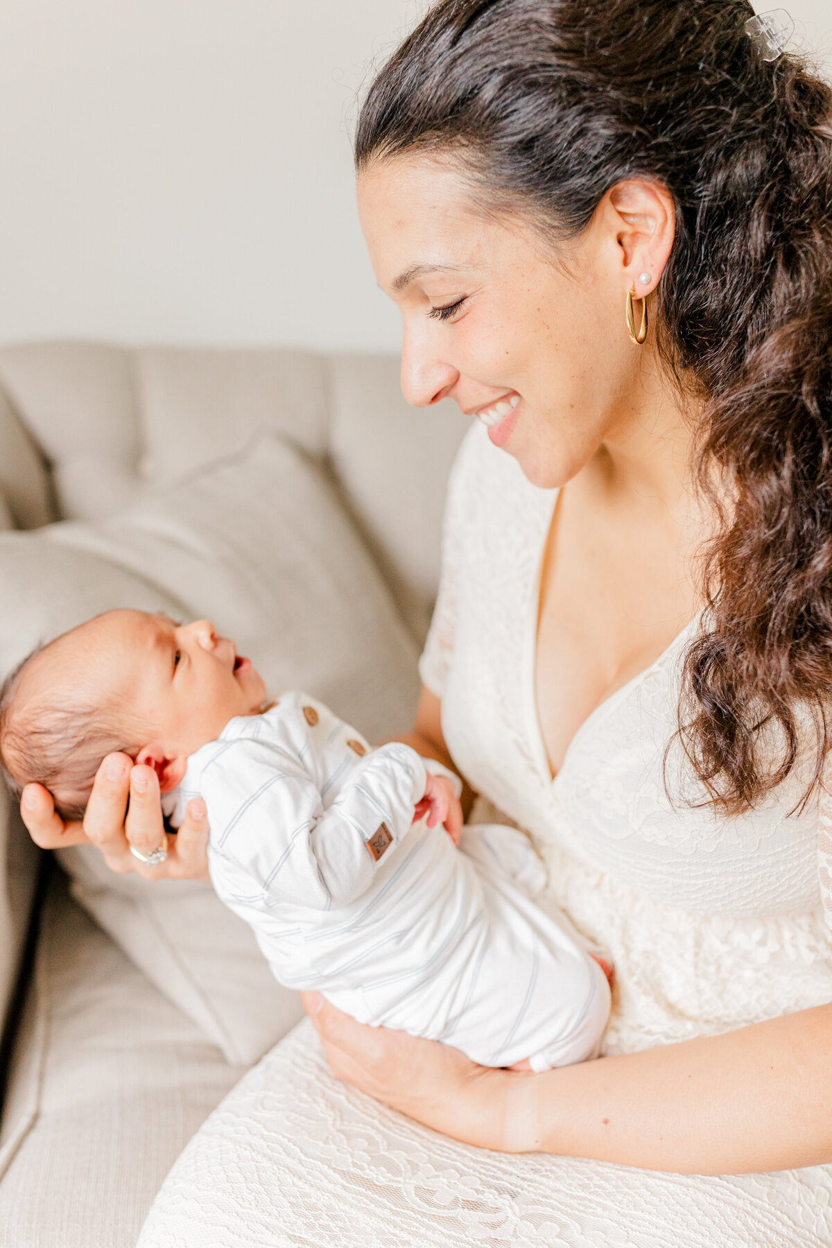 in home lifestyle newborn photography session in framingham massachusetts7