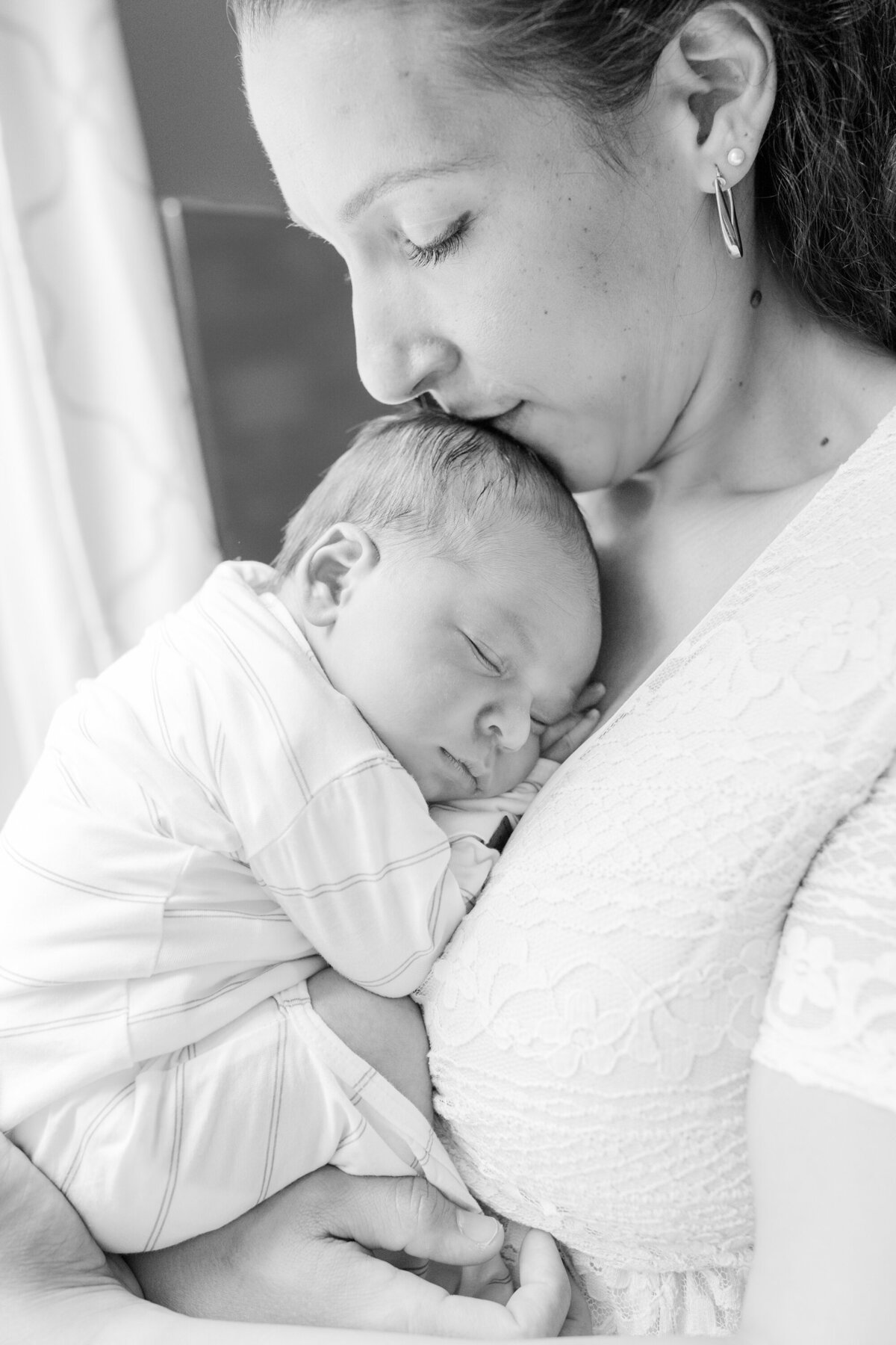 in home lifestyle newborn photography session in framingham massachusetts10