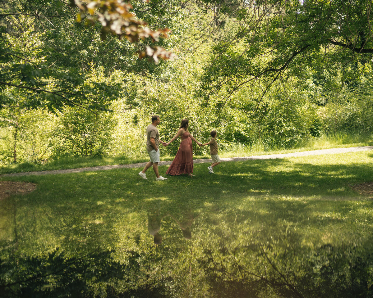 maternity-family-session-outdoors-spokane