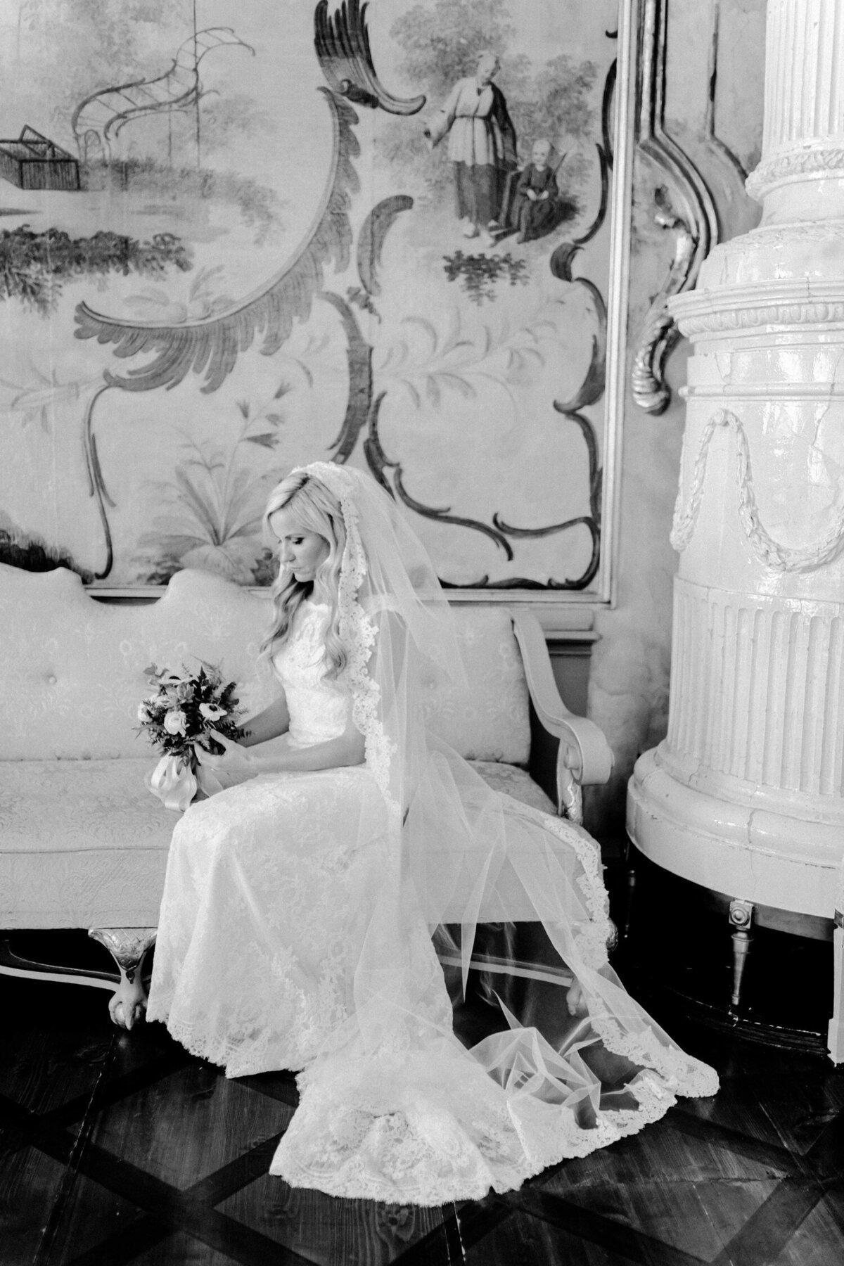 048_Austria_Luxury_Destination_Wedding_Photographer (42 von 149)_A luxury wedding photographer in Austria for a destination wedding at the Leopoldskron castle. Captured by luxury wedding photographer Flora and Grace.