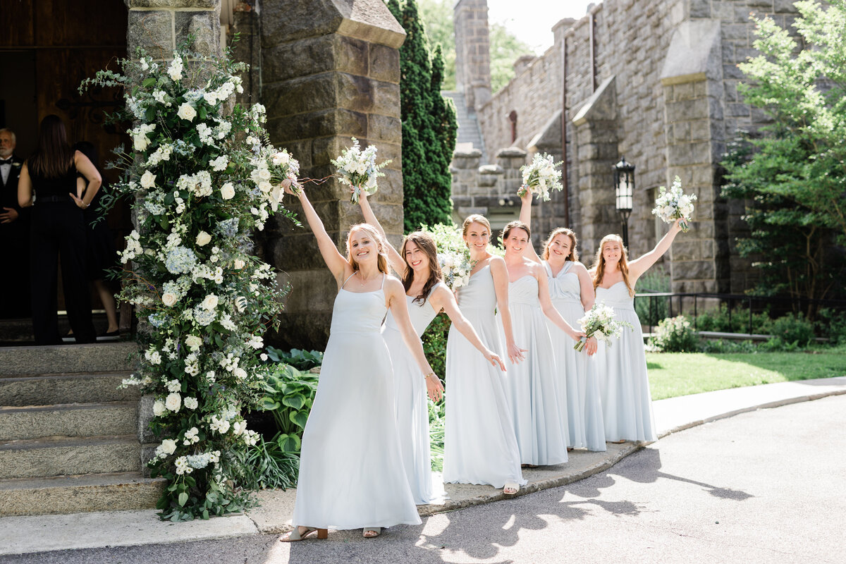bridesmaids-bouquets-larchmont-shore-club-wedding-ny-enza-events