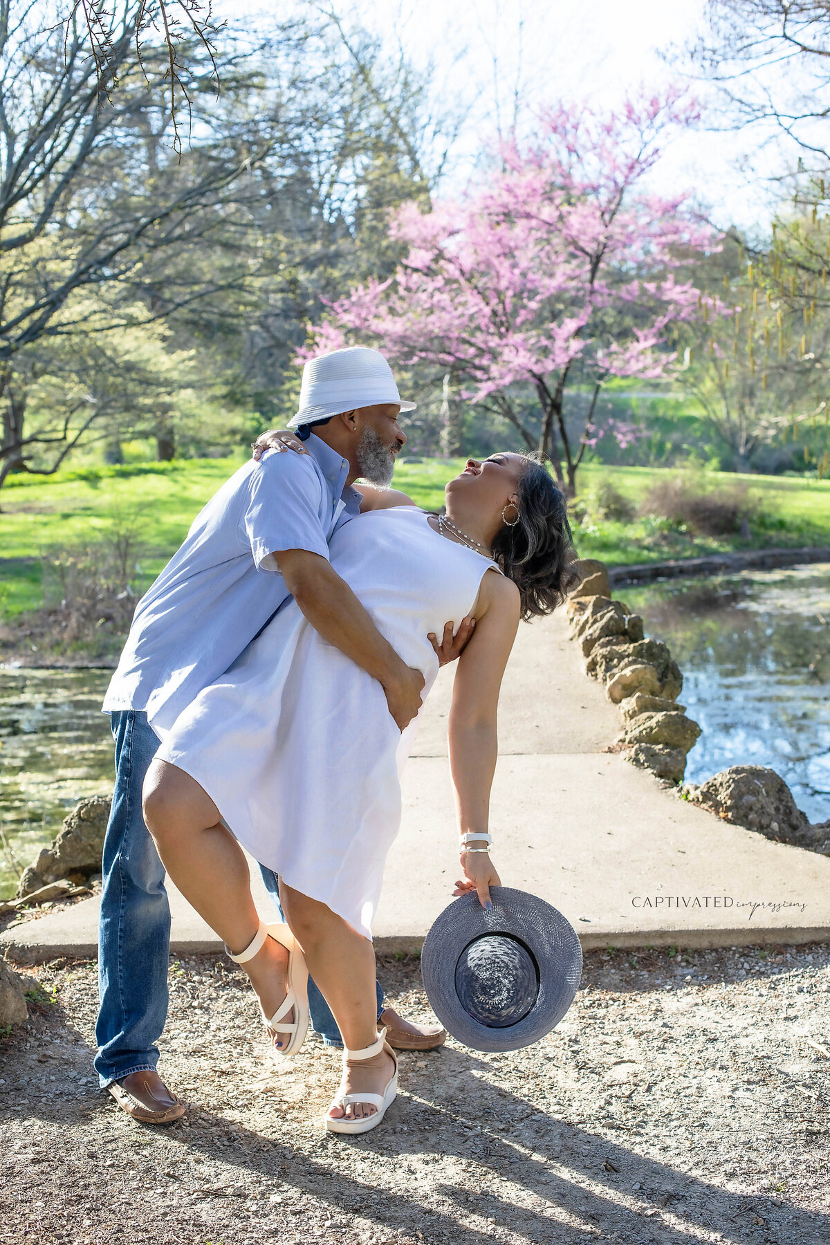 Couple-engagement-session-dipping