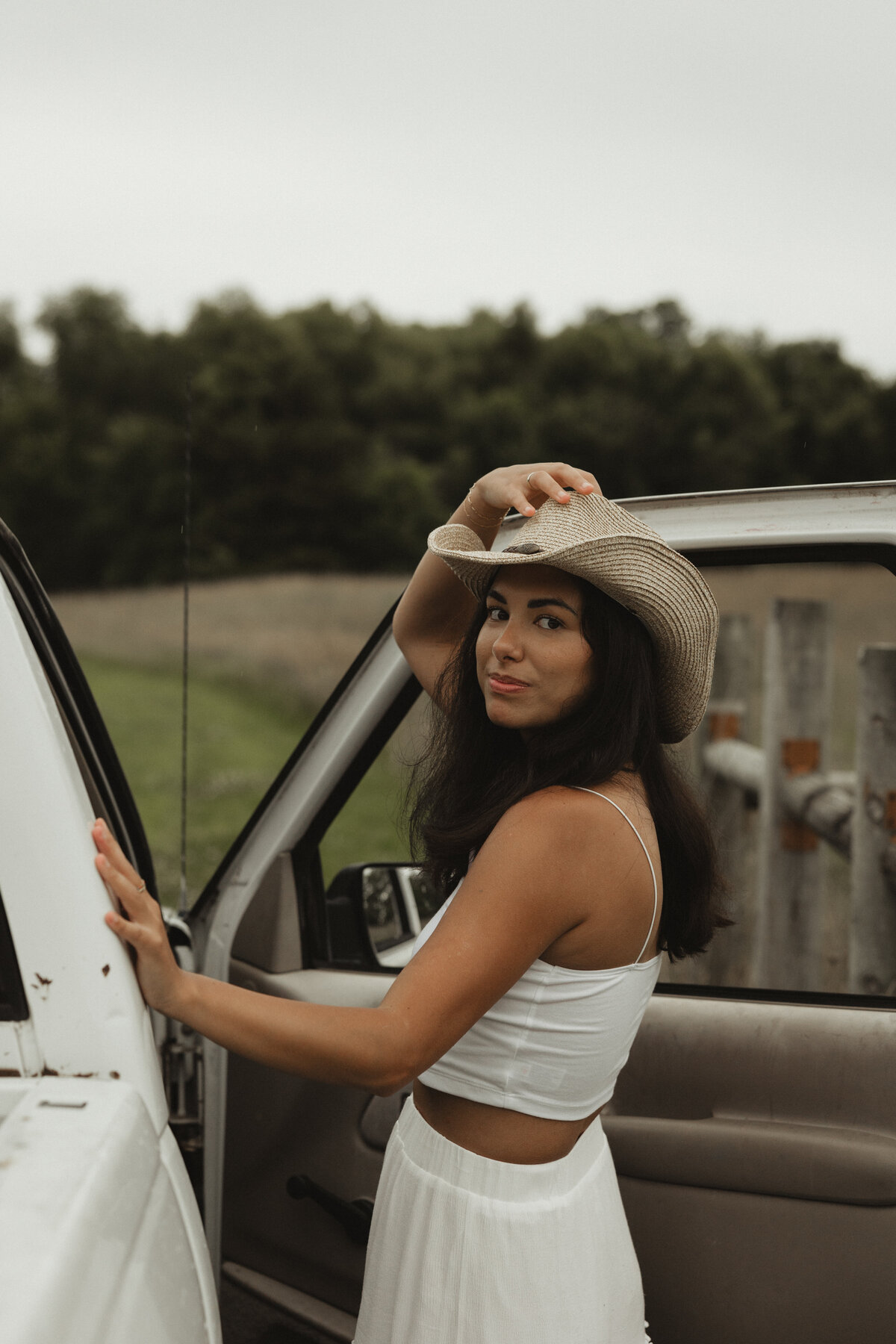 Wildflowercouplessessionwithtruck_emilyarwinephoto-41