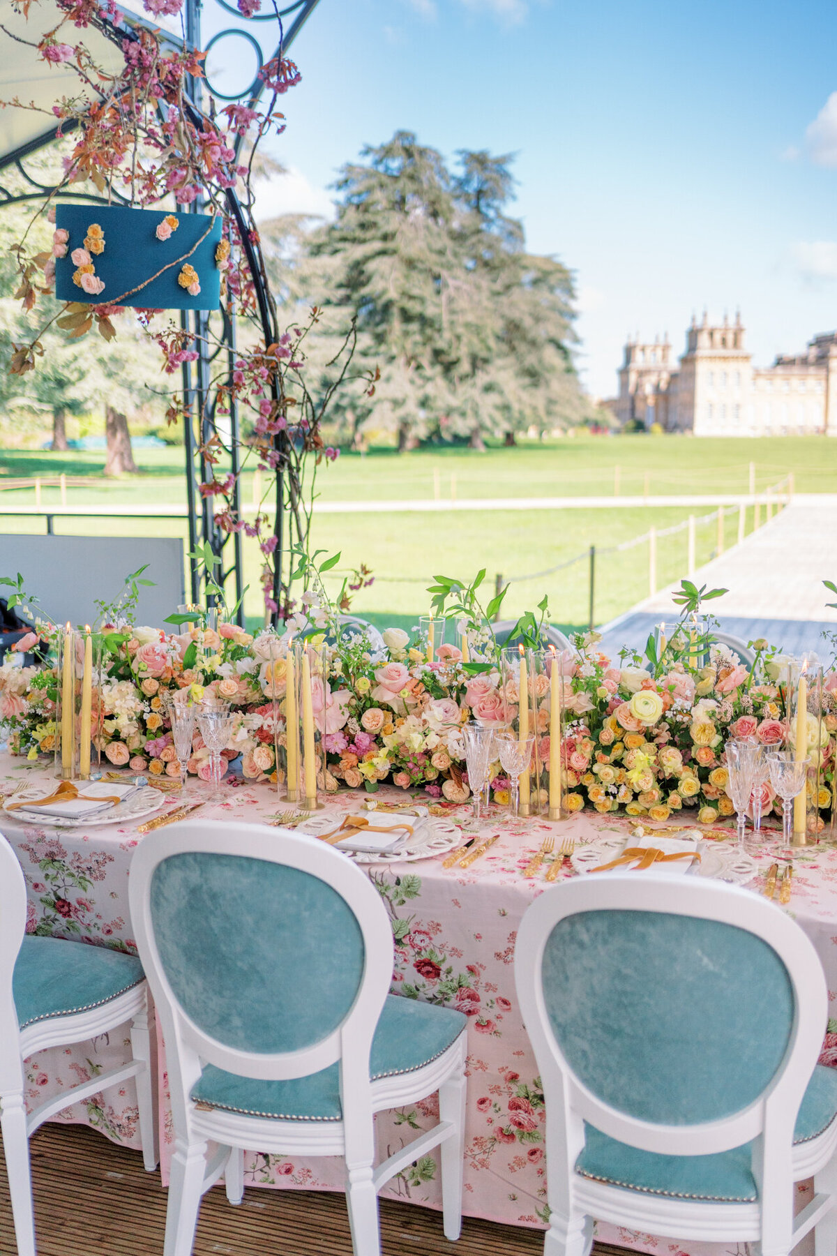 wedding table at blenheim palace