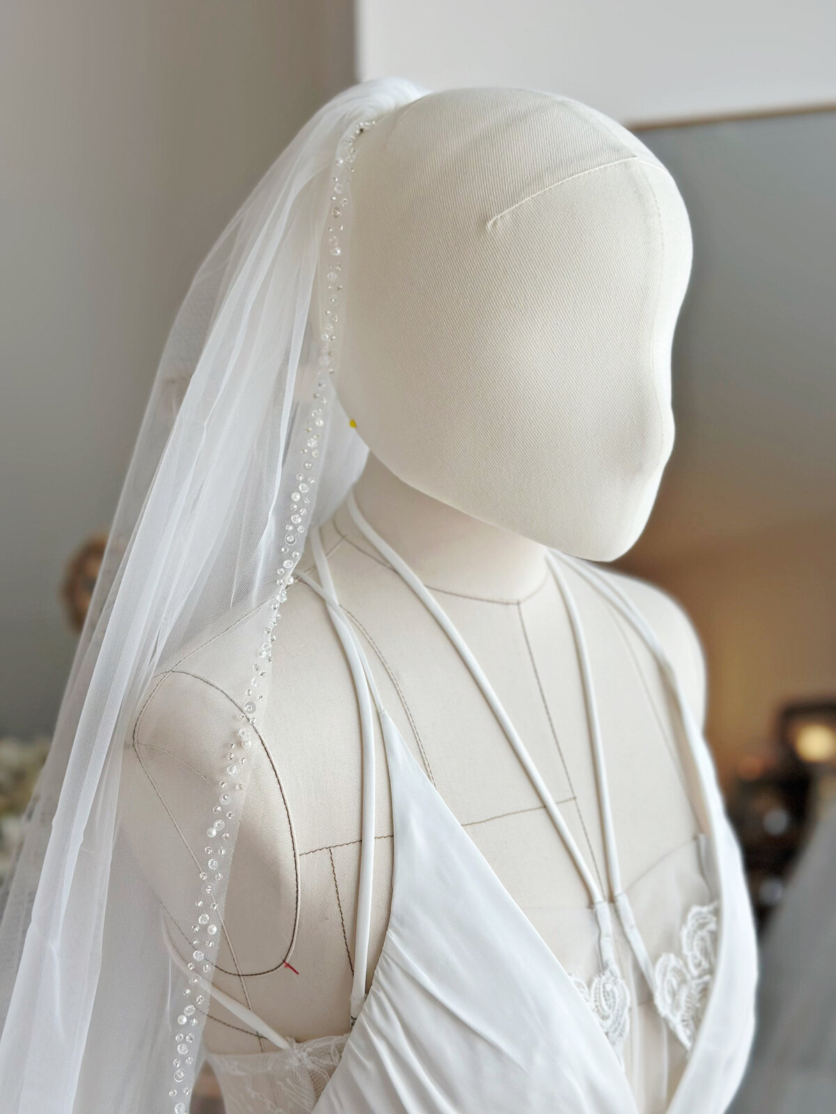 Lightweight single-tier veil with shimmering bead accents

