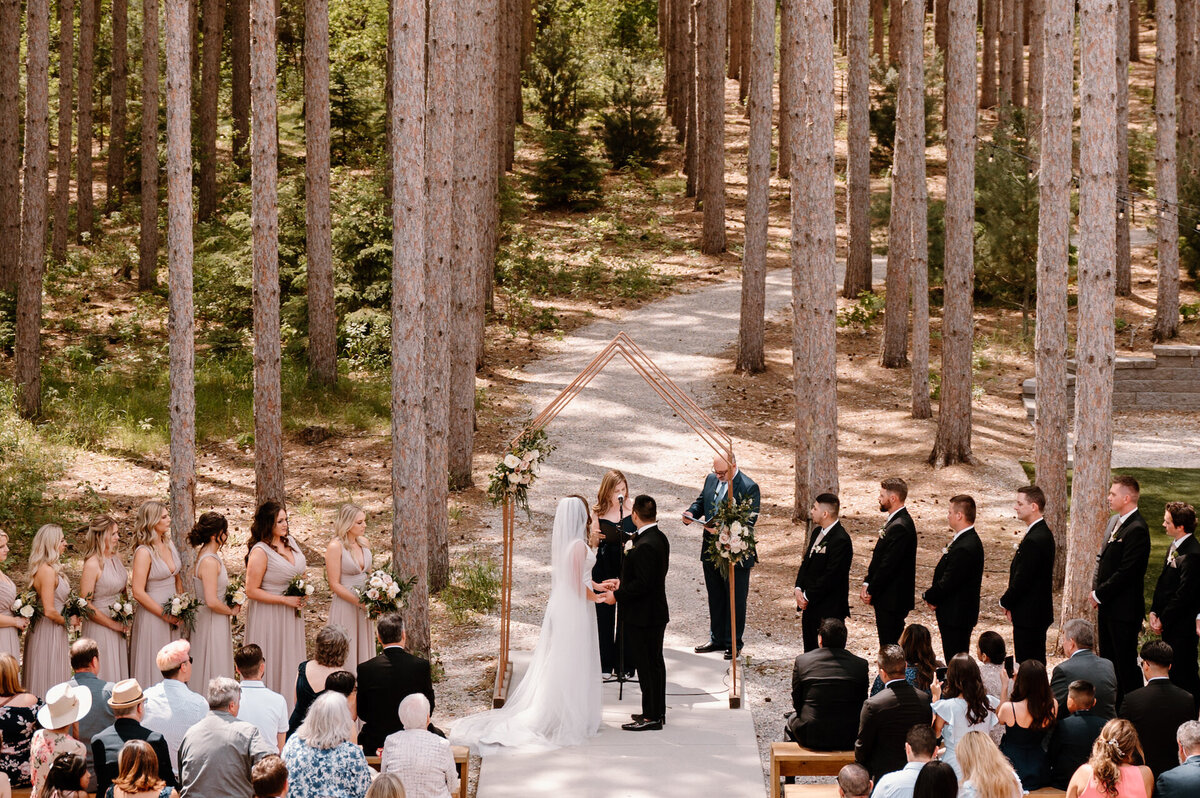pinewood-wedding-cambridge-minnesota-julianna-mb-photography-36