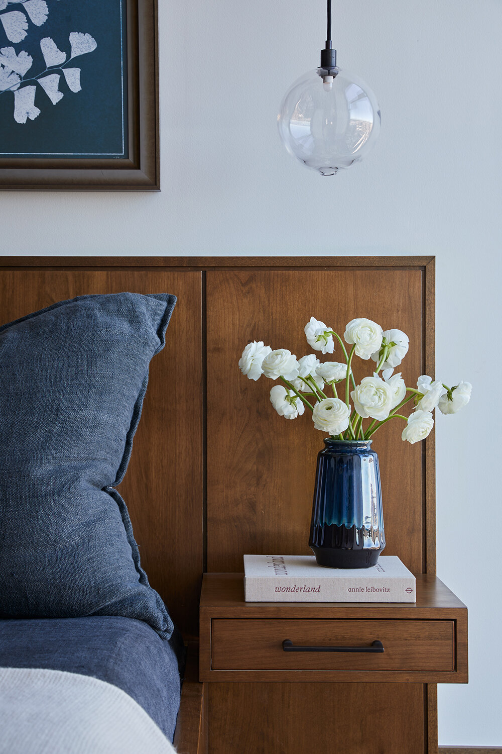 luxe_bedroom_night_stand_details