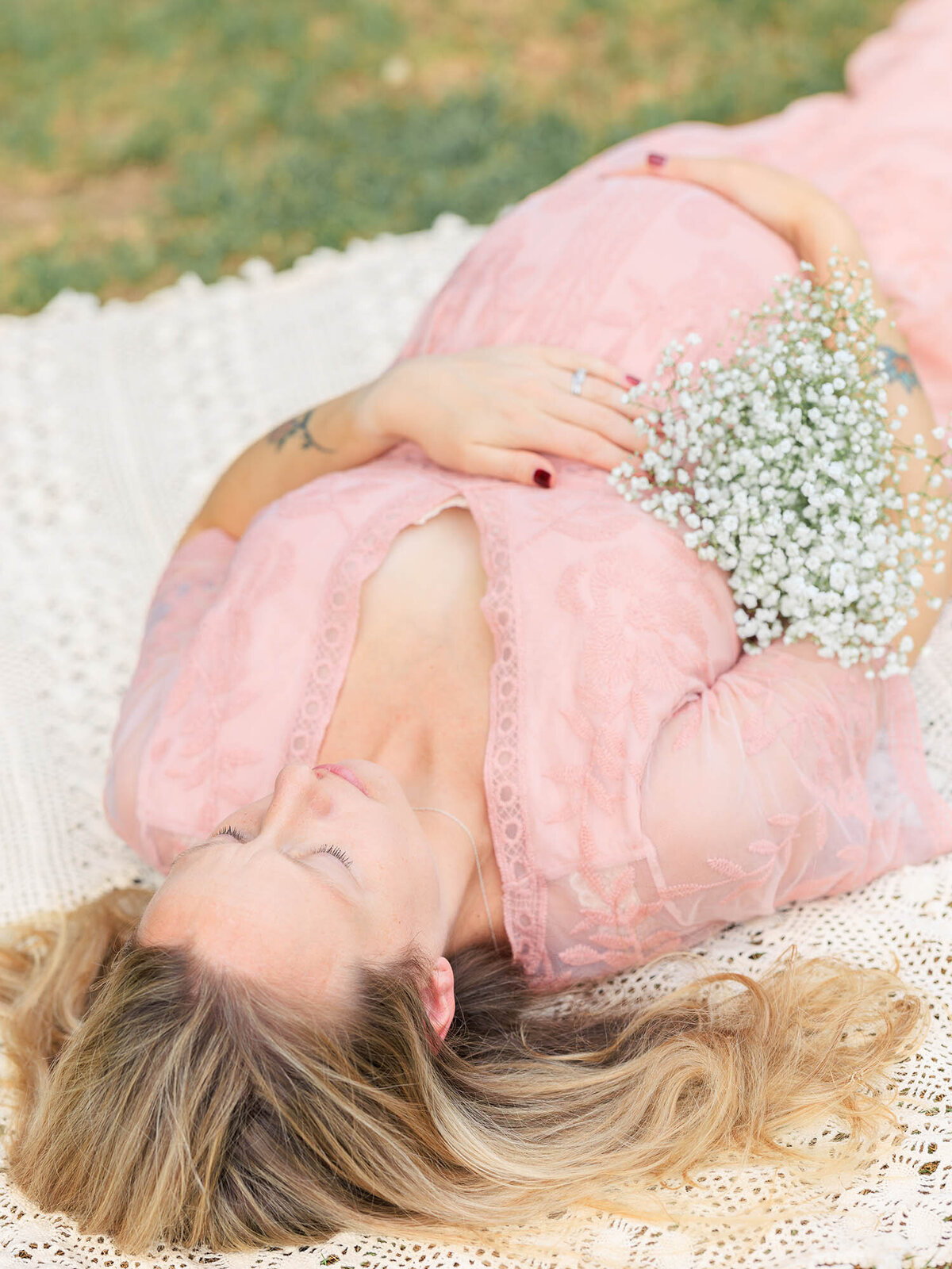 rose-garden-maternity-session-harkness-memorial-connecticut-16