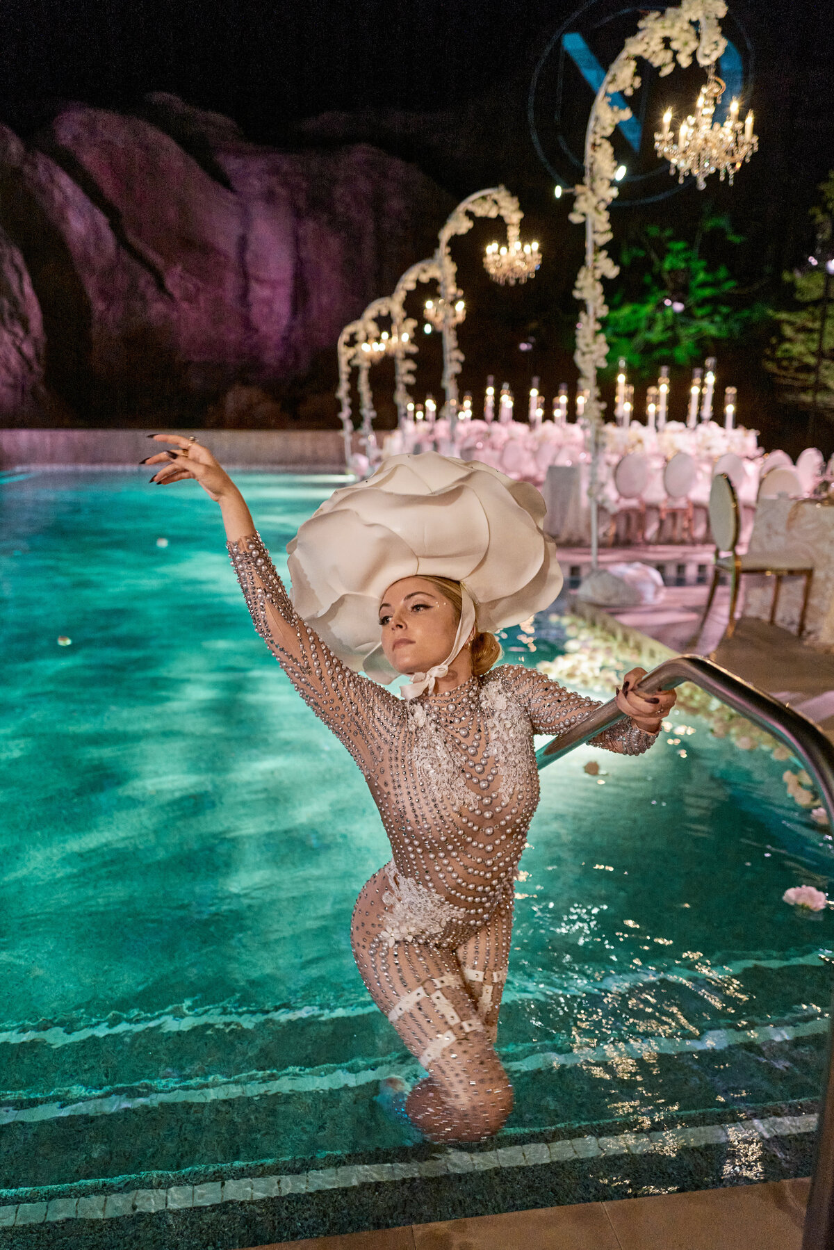Performer in the pool at a wedding at Amangiri Utah