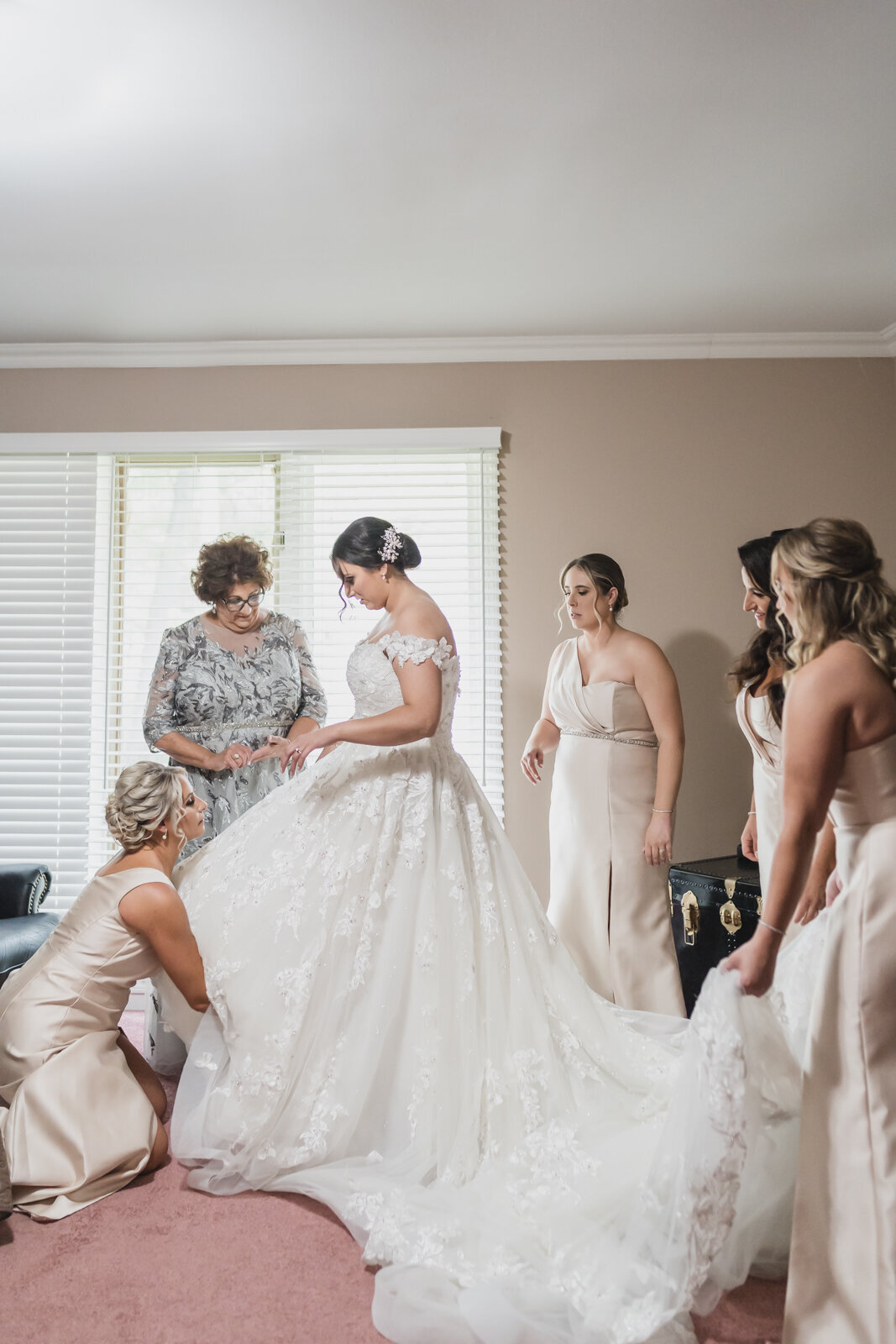 Classic Detroit Wedding at Saint Peter and Paul Church with Elegant Andiamo Reception8