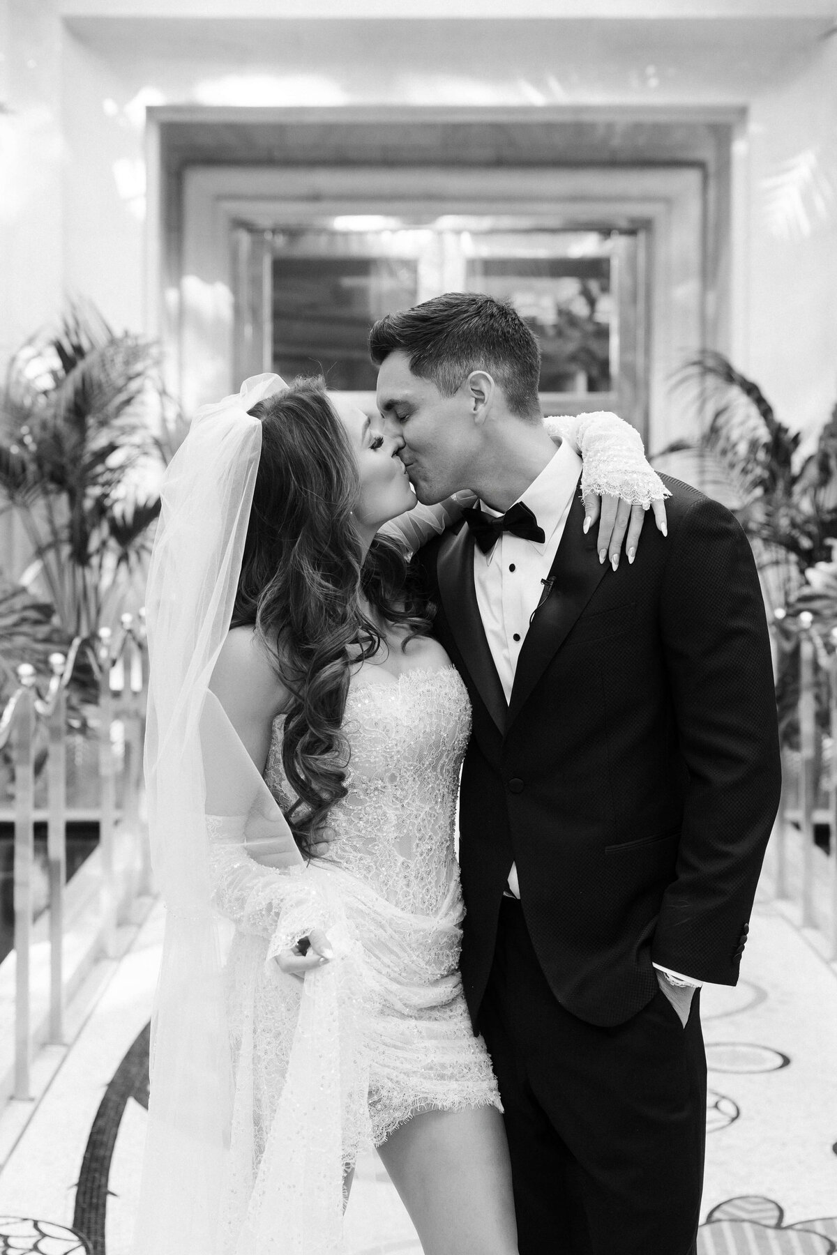 35riskyexposure_alexis-tyler_las-vegas-elopement-photography
