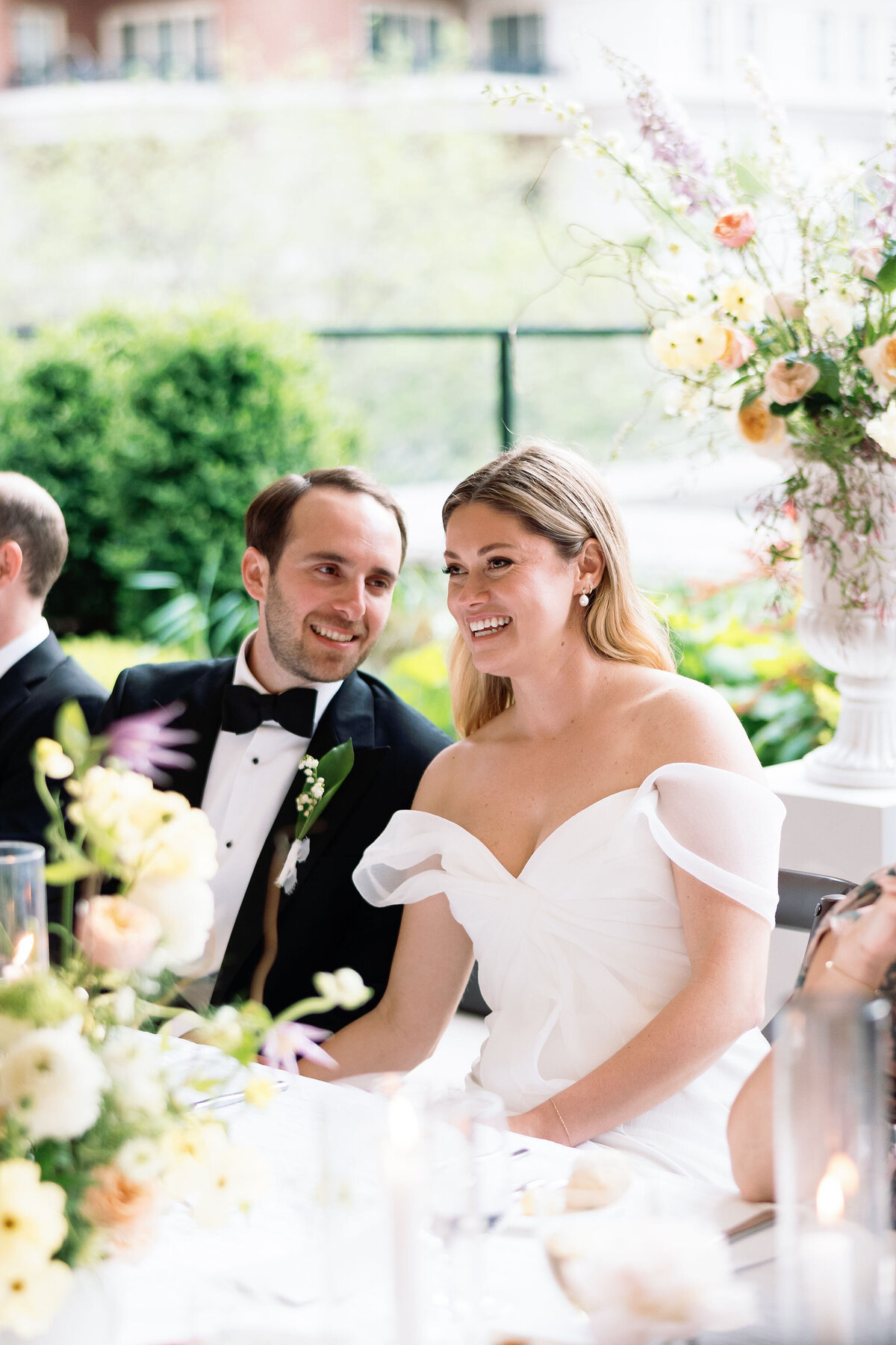 67-wedding-reception-tablescape-flowers