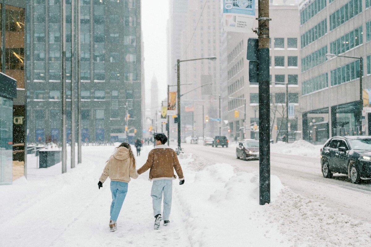 E10-Winter-snowy-engagement-photoshoot-in-Toronto-Zhan-and-Tina-2025-02-16-2500px-1063