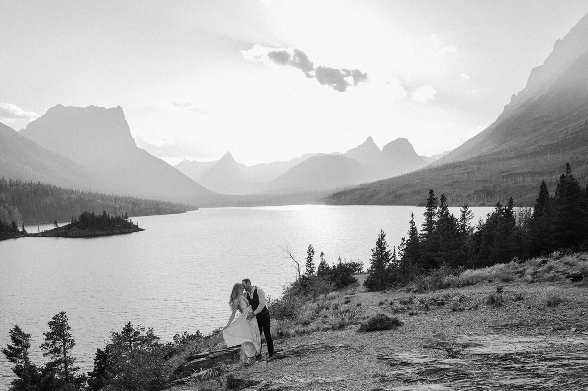 vintage-hollywood-glacier-national-park-elopement-presley-gray-photo0971-2