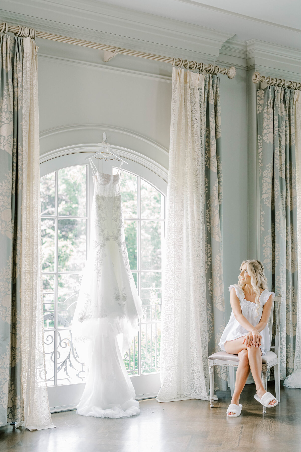 Caitlyn_and_Joe_Sneak_MTA-32