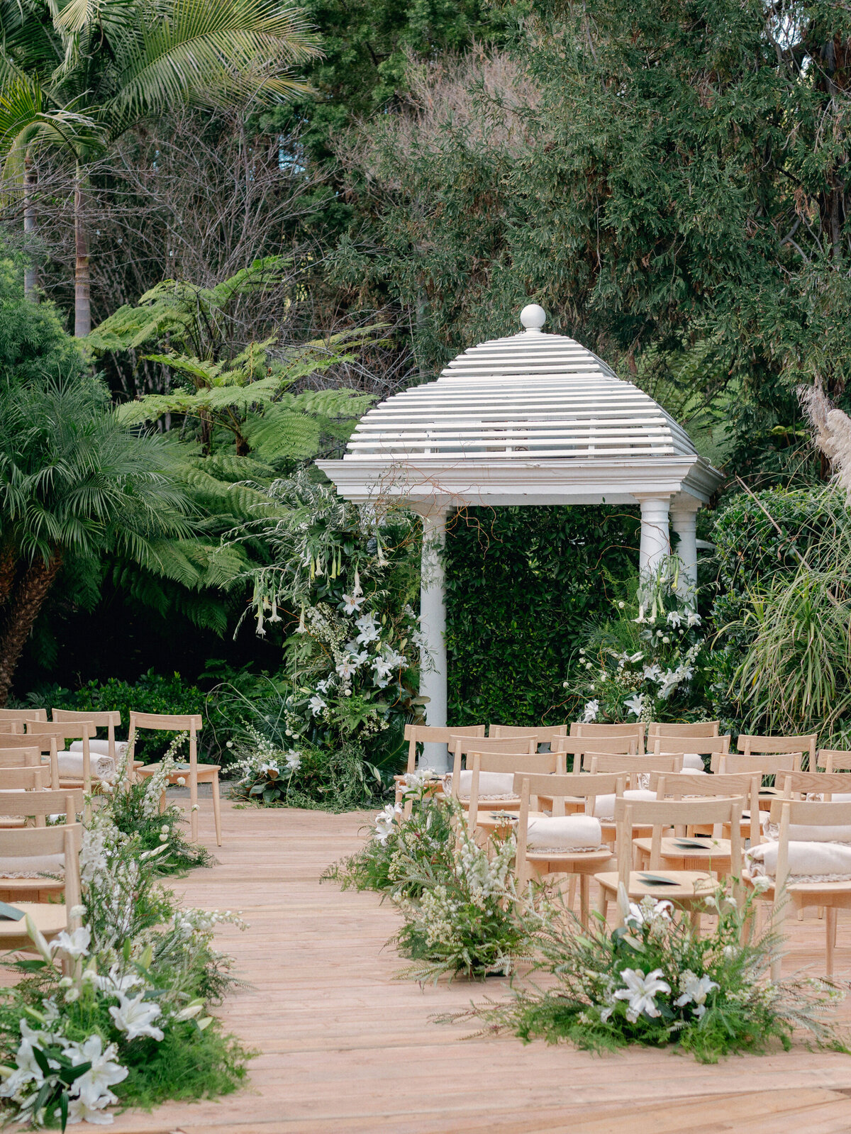 hotel-bel-air-wedding-swan-lake-ceremony-garden-green-white