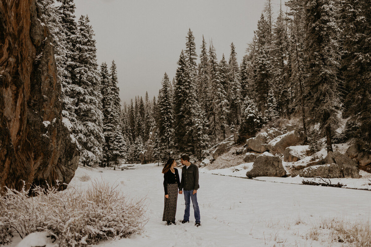 snowy-jemez-springs-photo-shoot-new-mexico-25