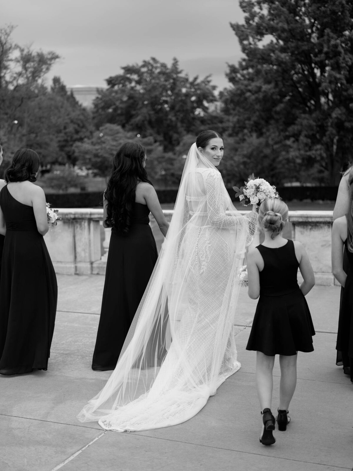 Wedding photos at Cleveland Art Museum