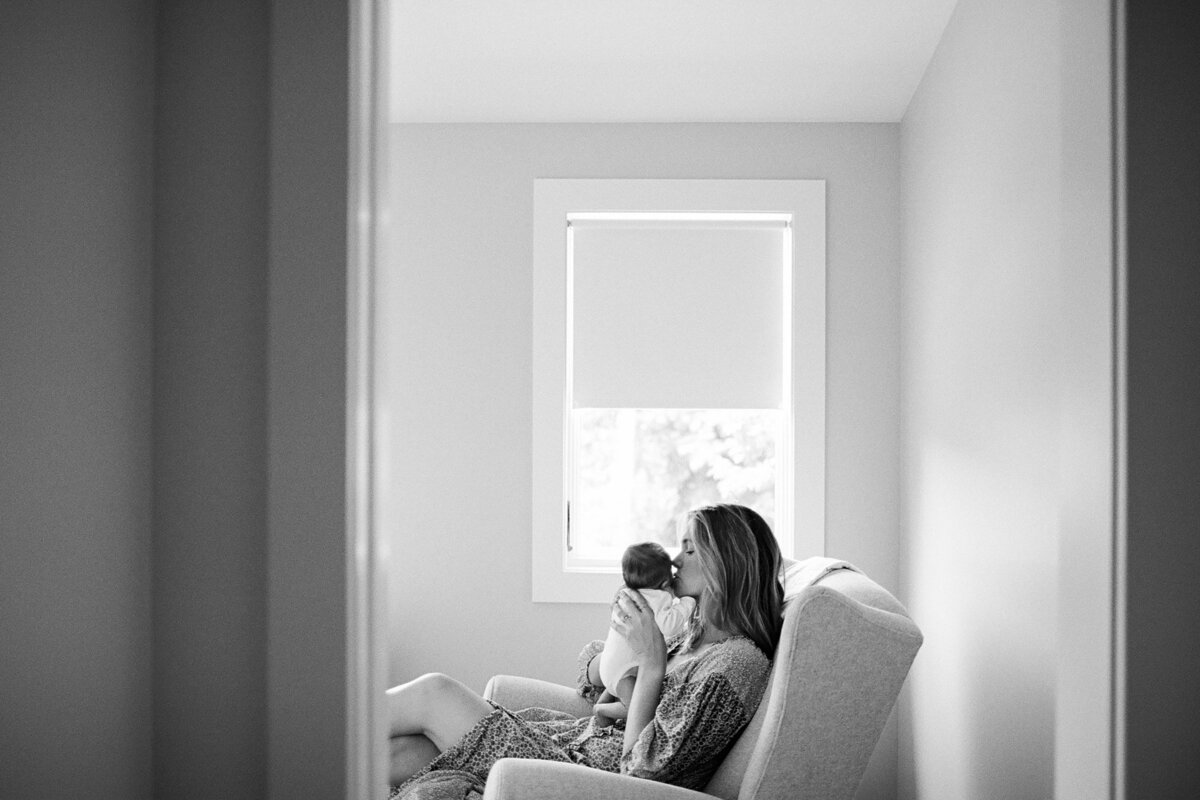 modern-natural-newborn-photos-charlottesville-virginia-amy-nicole-photography-0003