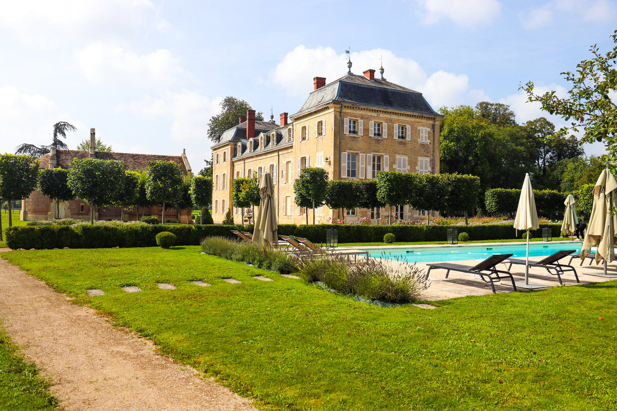 Luxury wedding planner designer South of France  amenities swimming pool