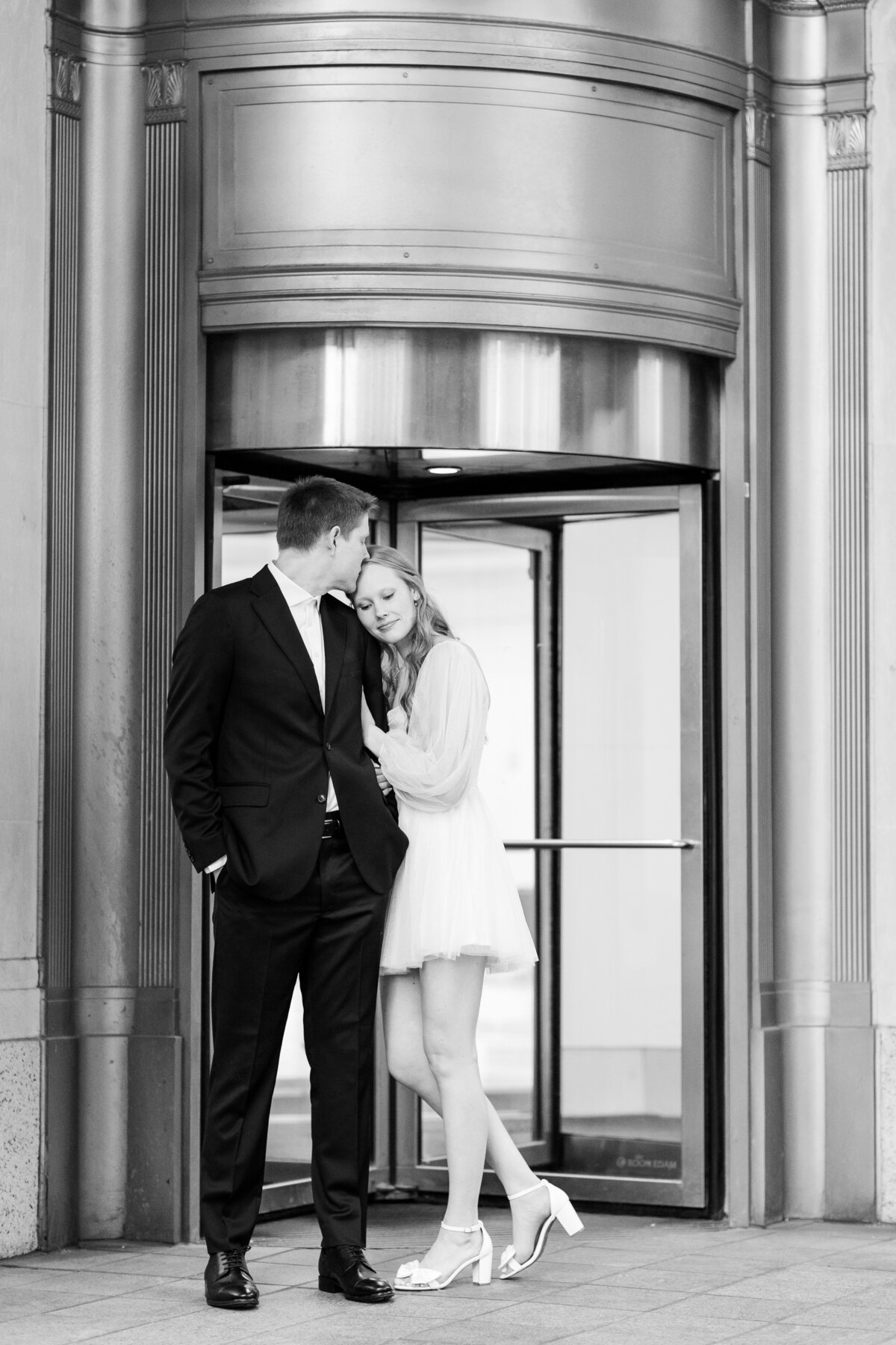 DowntownCincinnatiEnagementSessionPhotography-21