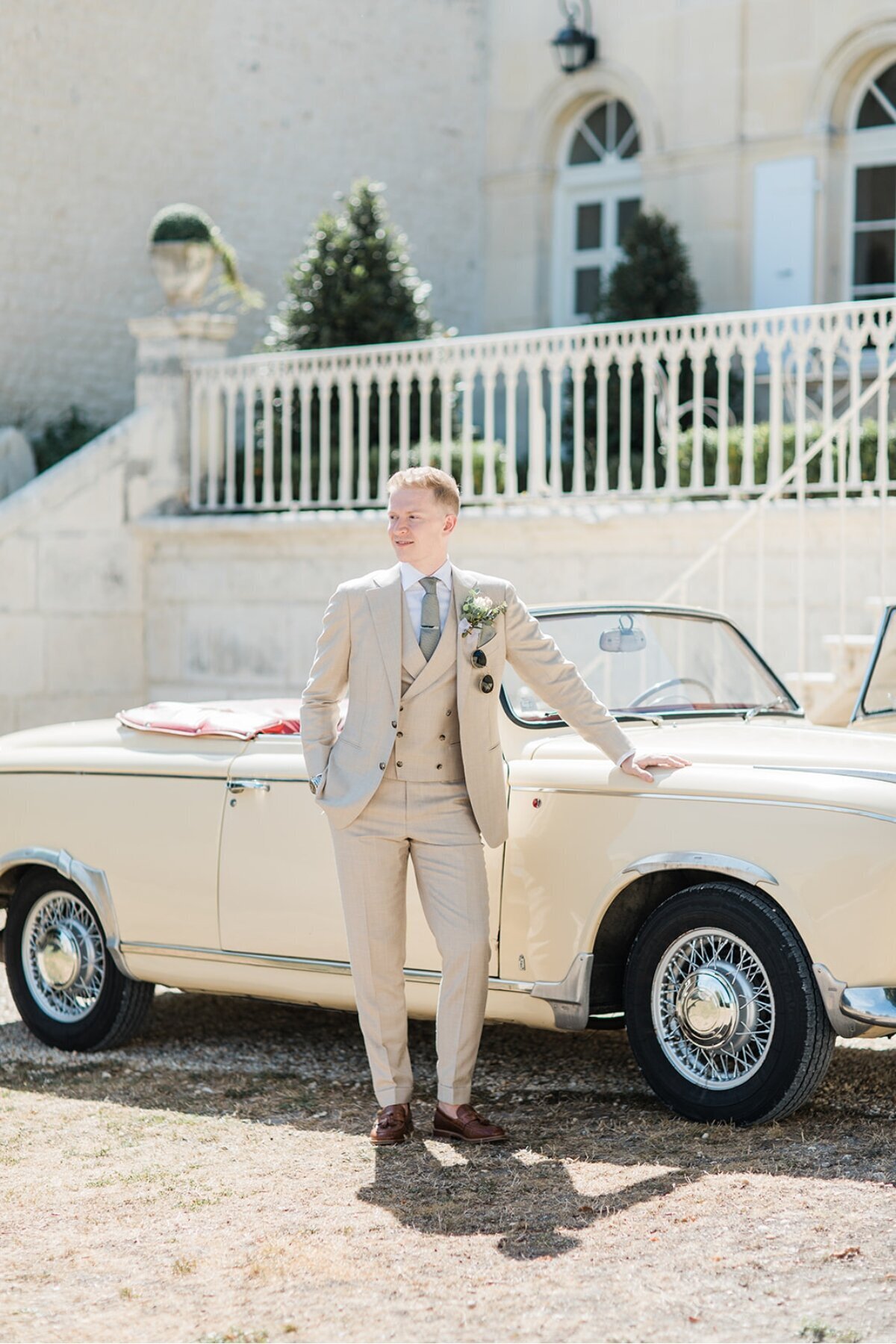groom-tan-tux