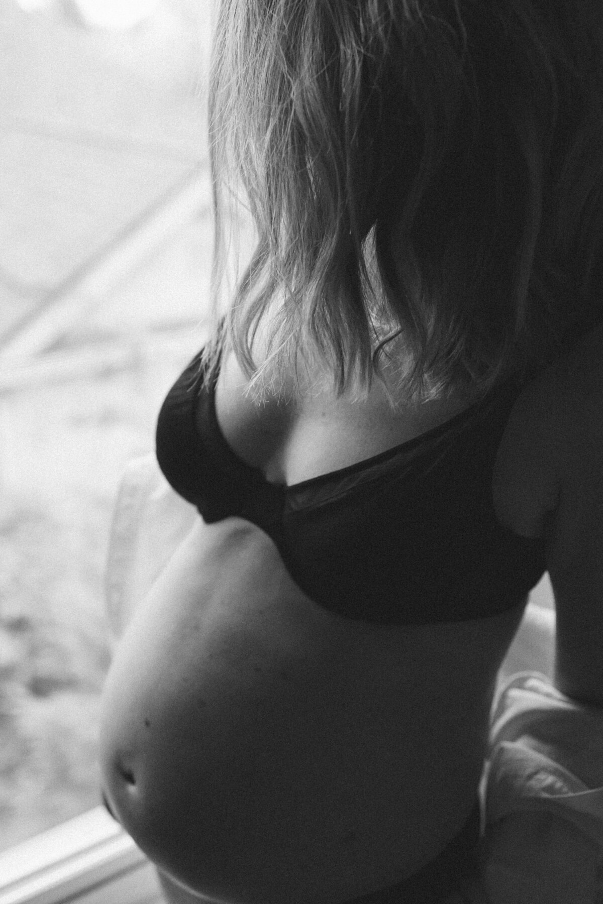 Lifestyle Maternity Session in Seattle Home-57