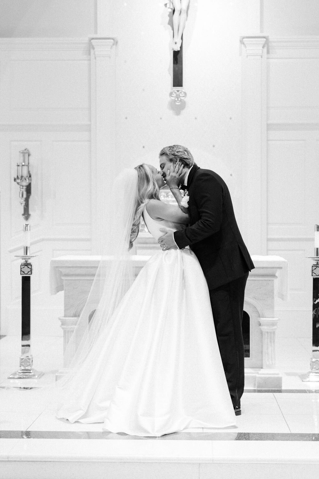 NikkiSanterre_EastCoastLuxuryWeddingPhotographer_WilmingtonWeddingSocialGracesEvents_Emma&Andy-122