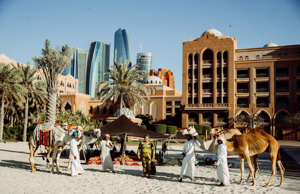 FAVs MIKE Ursula Musch Dubai by Mike Meyer Collection-066522